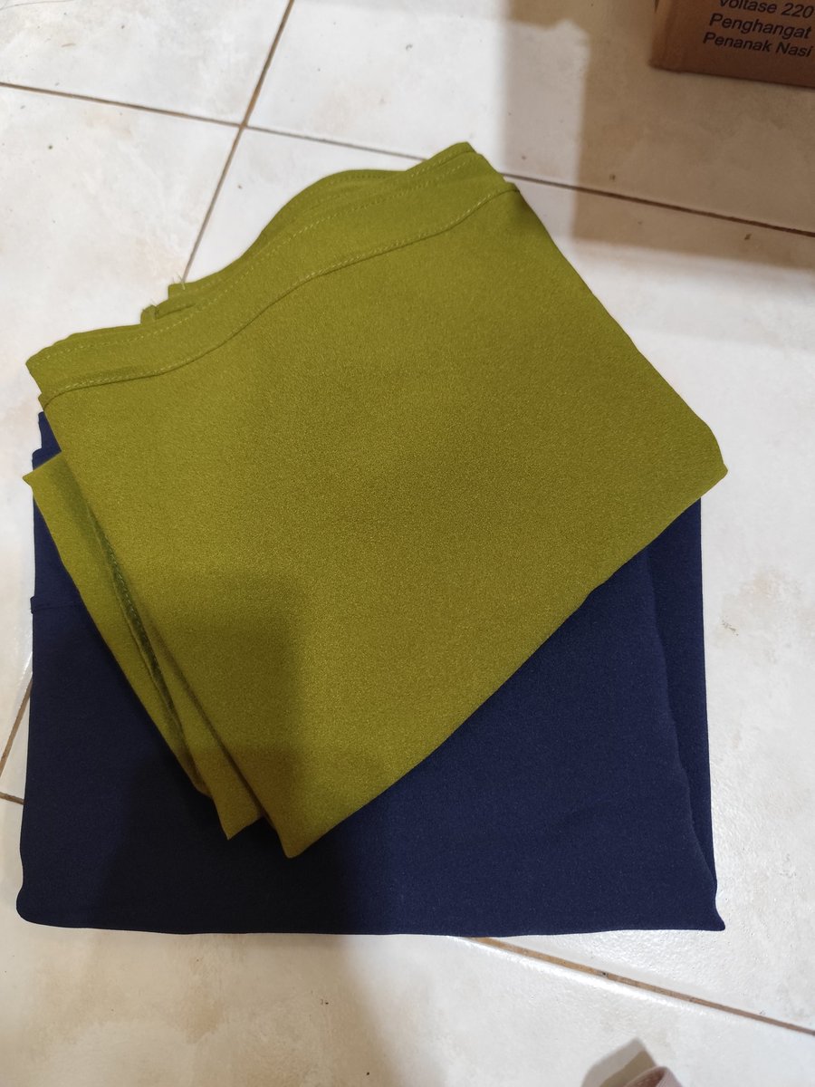 howfrr's tweet photo. • pashmina ceruty 20k (take all) + free paris jadul mocca 
• bella square 16k (take all) 
• pashmina kaos 17k https://t.co/YMv6W7zRbM