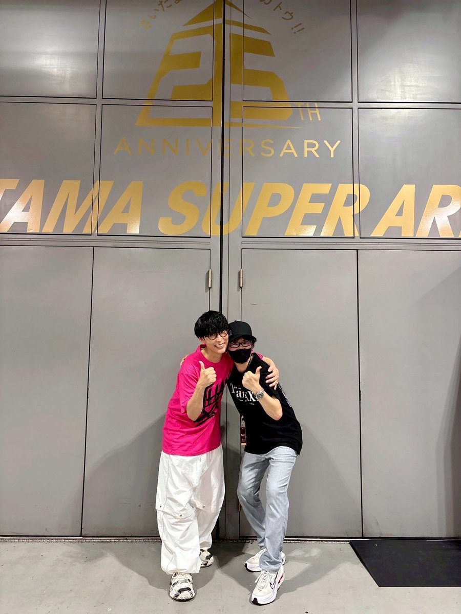 アニサマのさいとーぴーが統括プロデューサー兼総合演出を今回でご卒業されるそうです。

たくさん楽しいこと一緒にしました。
悲しいことがあったら一緒に泣きました。

隣でずっとさいとーぴーのことを見てきました。

めっちゃ凹んでる日も見ました。
酷評にうなだれてる日も見ました。