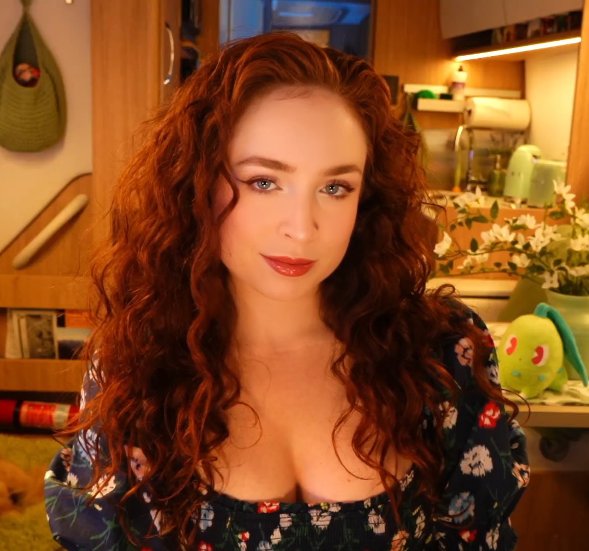 kaycreigh's tweet photo. The curls are kinda going crazy today https://t.co/SccVg5iz5V