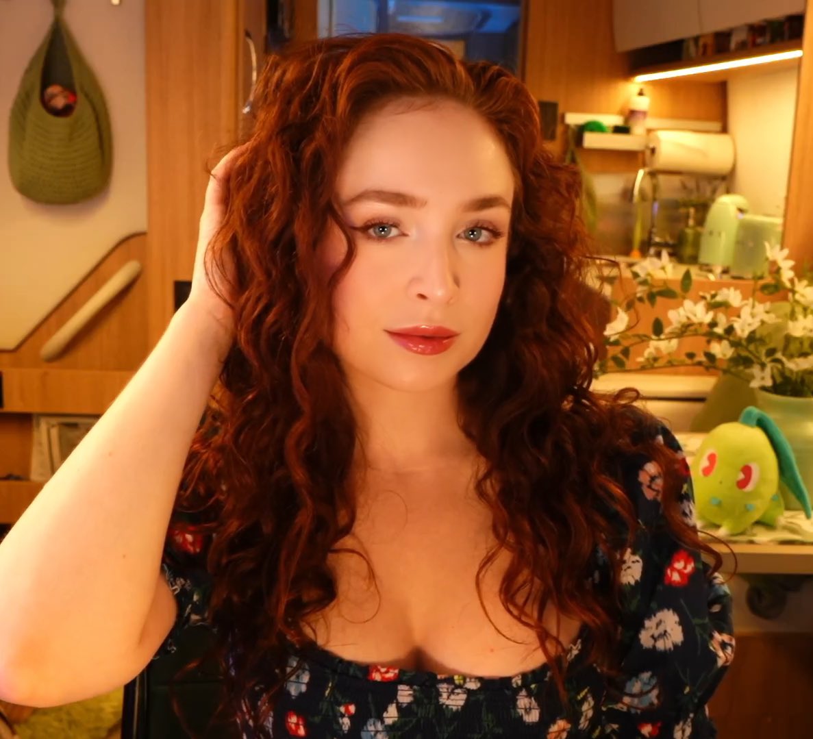 kaycreigh's tweet photo. The curls are kinda going crazy today https://t.co/SccVg5iz5V