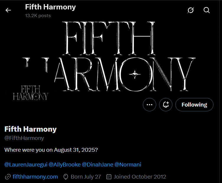 7thais71's tweet photo. Hicieron un tweet para alertar y tiene más de 4M de views; aparecieron en el concierto de artistas más populares, cambiaron el logo, la foto y bio en todas sus redes, y sacaron merch. No se quien sea el que está detrás de esto de Fifth Harmony, pero bien pensado https://t.co/A97NA63P7t
