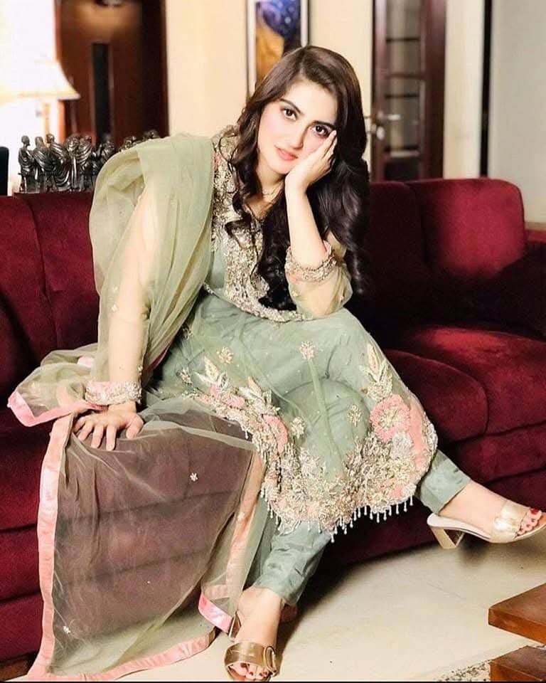 💖
جاناں!
تم چاہو تو کسی سےبھی تصدیق کروا سکتی ہو 
کہ نظر انداز کرنا قتل کر دینے سے بدتر ہوتا ہے۔

😒😒