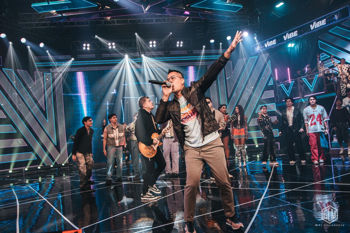 6cyclemind's tweet photo. Sobrang saya niyo kasama mga vhies! Thank you for having us! @vibephtv 

Photos by RJ Villanueva

#6cyclemind #soupstar #vibe #TV5 https://t.co/sFigPvbgQ1