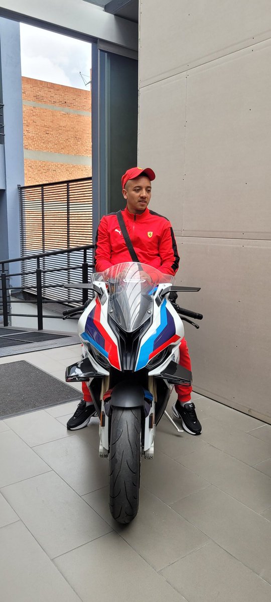 __2twenty2two__'s tweet photo. Algún día Gente
🏍️🤩🏍️
#moto #altocilindraje #bmwmoto #kick #2twenty2two #ferrari #bmwxFerrari #bmws1000rr https://t.co/94RMrUSEqX