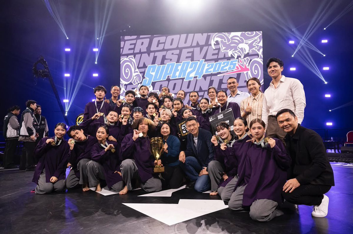 ขอแสดงความยินดีกับความแพรวมินดี้ และ THE ZOO THAILAND ที่คว้ารางวัลชนะเลิศ การแข่งขันรายการ #SUPER24 ที่ประเทศสิงคโปร์ เมื่อคืนที่ผ่านมา

“เก่งมากเจ้าแพรว”

#PraewMindy  #MINDY_TH #BDLMD 
#Super24 #Super242025  #ThezooThailand