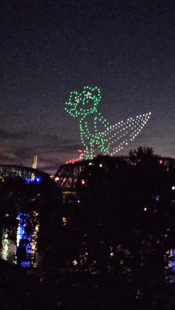 Brian_Wedig's tweet image. Oh, do your hillbilly neighbors shoot off some Roman candles and screamers on the 4th of July? That&apos;s cool. Half a million people come down to the riverfront to watch my city blow a hole in the o-zone for half an hour set to music on Labor Day. #BoomsDay #WEBN