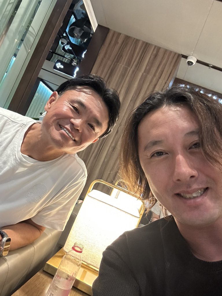 TPP_ayumu's tweet photo. 自分の環境を変化させる事
改めて本当に大切
中国に来て約7年
この7年で日本と中国で認知度を上げてきた
そして日本では47都道府県でイベントを行ってきた
そして、ようやく未来の一つだった中国各都市でのトレーニングの普及活動がスタートできてる

環境を下さったヨネックス様、本村プロ感謝です！ https://t.co/bmWI2uMzuV