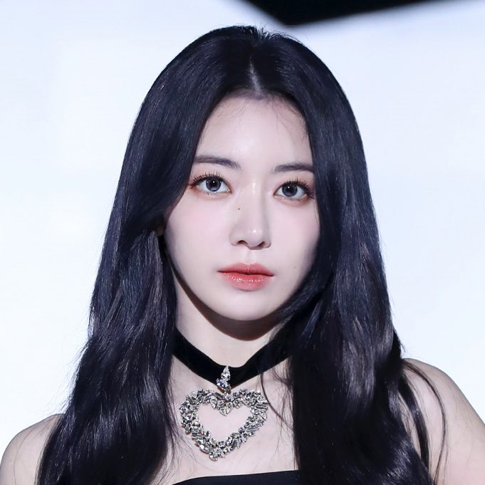 흑발사쿠라는 쿨계의 정석임 ..