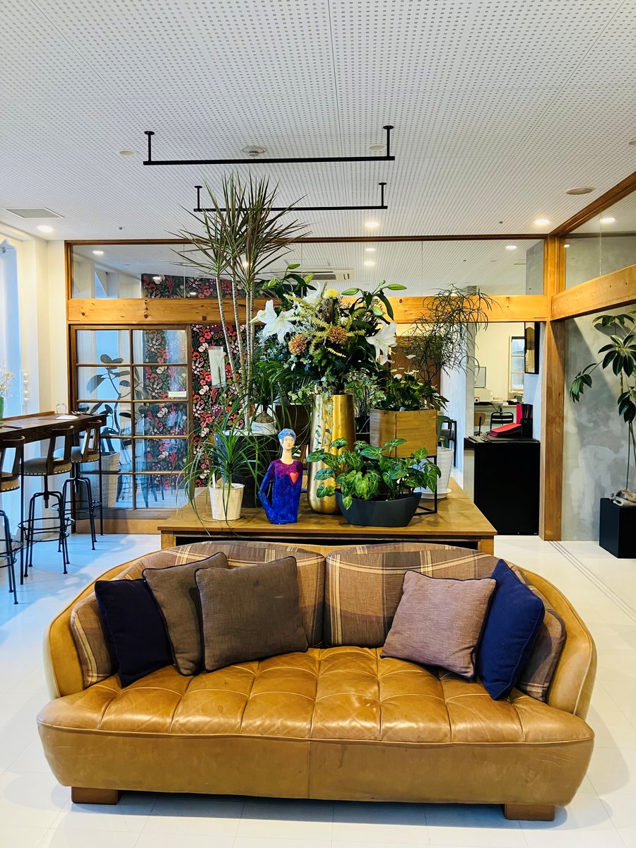 🌺ニコと花 9月定休日のお知らせ🌺
会館２階フレンチ×花の癒しの空間
『#ニコと花』9月定休日のお知らせです。
9月15日(月)『敬老の日』は通常通り営業します。
9月16日(火)はお休みです。
お間違いのないようお気をつけください。

#ニコと花 #フレンチ #レストラン #茅ヶ崎市民文化会館 #茅ヶ崎