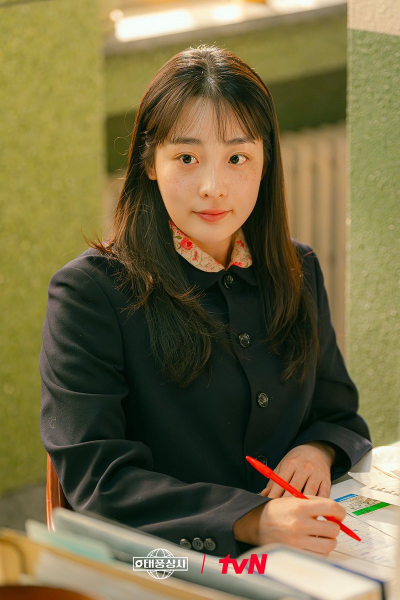 UserSsam's tweet photo. Kim Minha as Oh Misun in Typhoon Family ♡ https://t.co/qIQZzprlP6