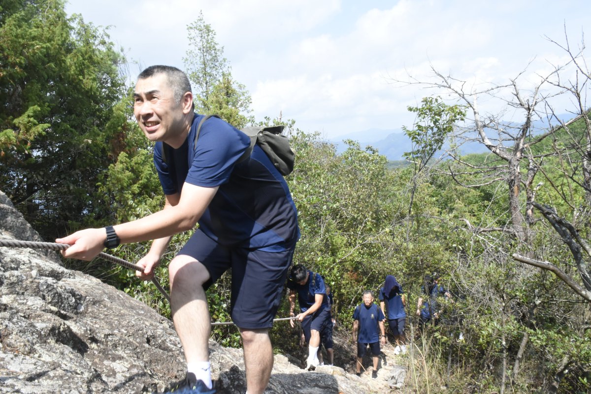 幹部予定者課程の学生が、幹部候補生学校の北に位置する「古鷹山（ふる