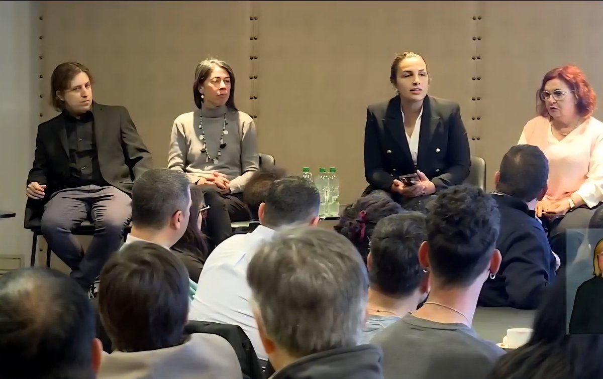 🔹 “El turismo puede ser motor de inclusión si trabajamos en red”. La Codirectora Ejecutiva <a href="/RedEmpresasInc/">Red Empresas Inclusivas 🇺🇾</a> Leticia Viva abrió el encuentro destacando la fuerza de la articulación público-privada para transformar la experiencia turística en una oportunidad para todas las personas