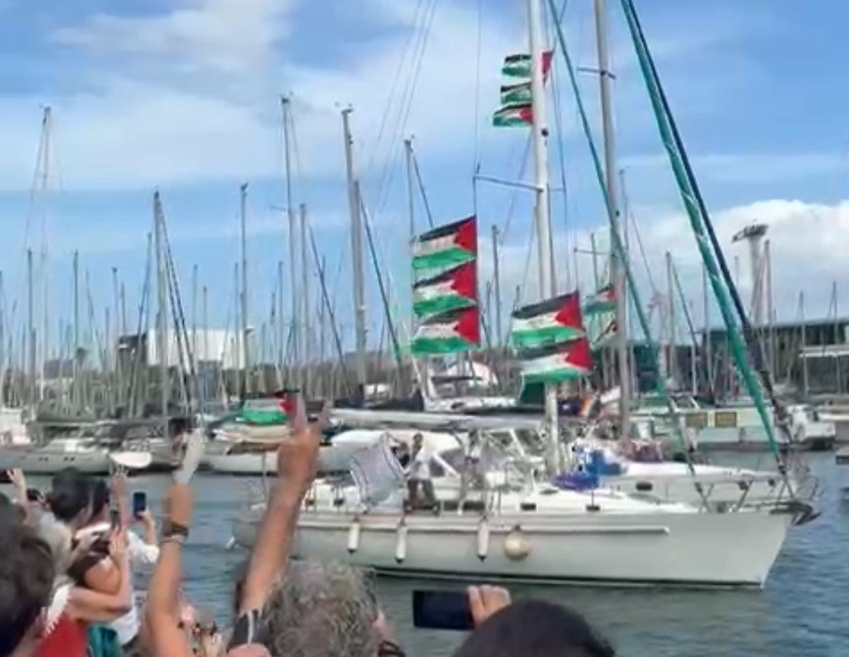 Almudena Ariza (@almuariza) on Twitter photo Israel amenaza a la <a href="/GlobalSumudF/">Global Sumud Flotilla</a>, la flotilla que trata de romper el bloqueo y llevar ayuda humanitaria a Gaza.
El ministro de Seguridad Nacional, el radical Ben-Gvir, asegura que tratarán a los activistas como “terroristas”, serán detenidos y afrontarán largas estancias en Israel amenaza a la <a href="/GlobalSumudF/">Global Sumud Flotilla</a>, la flotilla que trata de romper el bloqueo y llevar ayuda humanitaria a Gaza.
El ministro de Seguridad Nacional, el radical Ben-Gvir, asegura que tratarán a los activistas como “terroristas”, serán detenidos y afrontarán largas estancias en