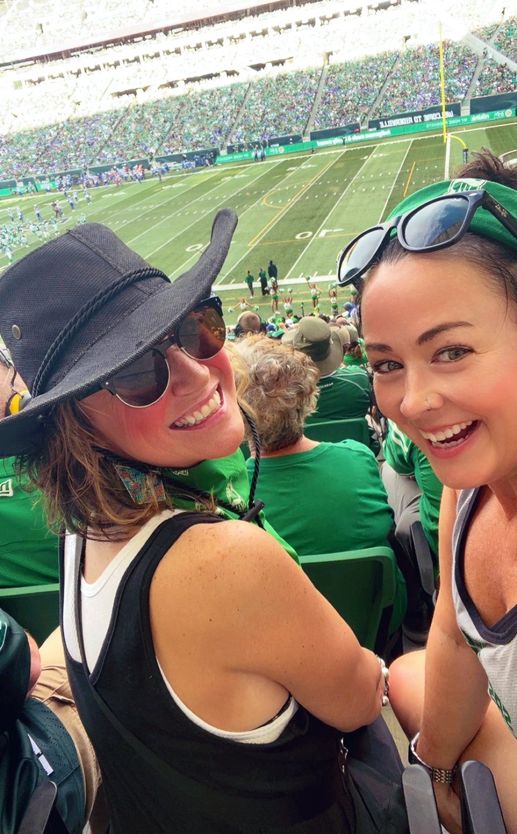 TrinaLeigh77's tweet photo. Sold out Mosaic Stadium. Gorgeous night for football. Go Riders Go! #LDC25 #RidersLIVE #CFL๐๐ https://t.co/CvhODQVI9M
