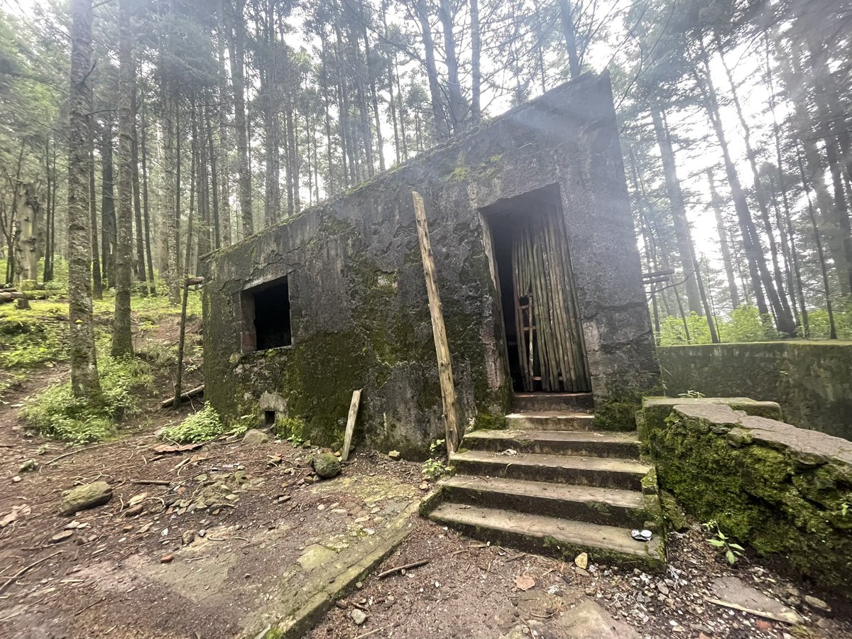 EmilioCadernMne's tweet image. Casa abandonada con un pentagrama y escritos cuestionables. 

(Decía #XóchitlVa)