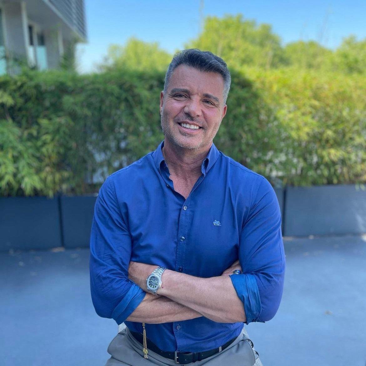 AŞK HAYATI HAREKETLİ,FLÖRTÖZ BAŞKAN İYİ BAŞKANDIR. bkz.fikretorman