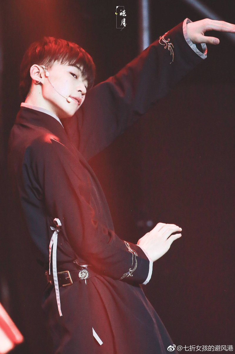 이거 진짜 섹시
#허중싱 #贺仲星