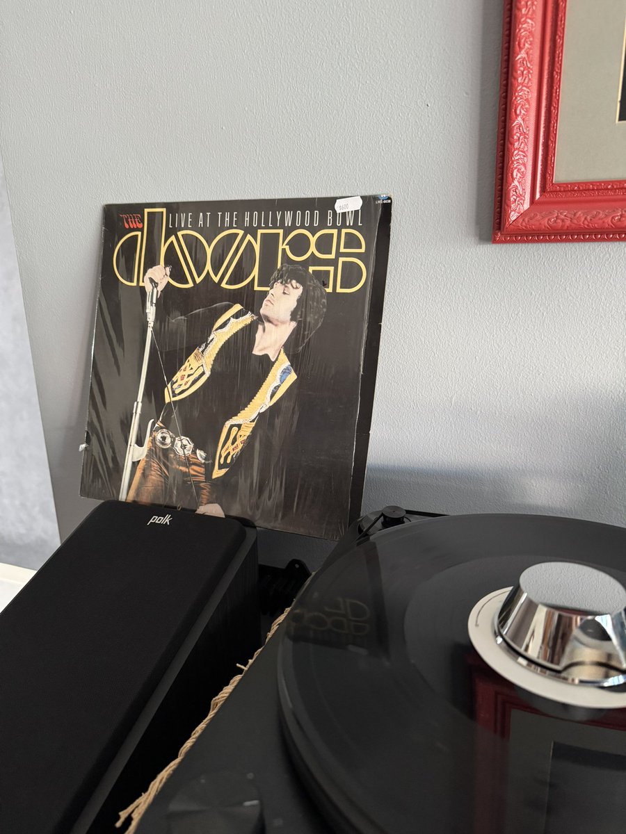 Sunday in the afternoon 🖤 #music #NowPlaying