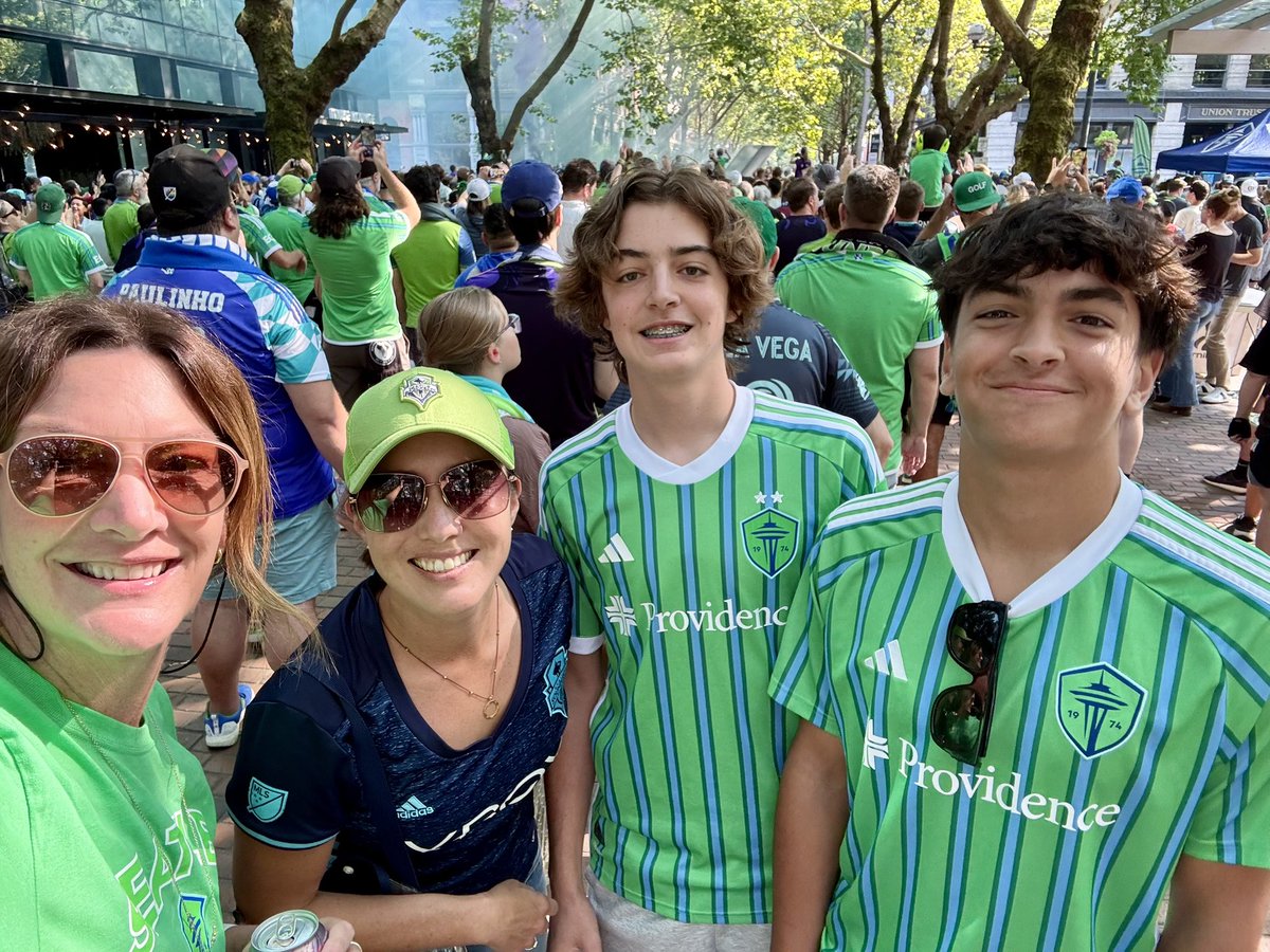KelseySHK's tweet photo. #soundersmatchday https://t.co/1vXWQwbOn6