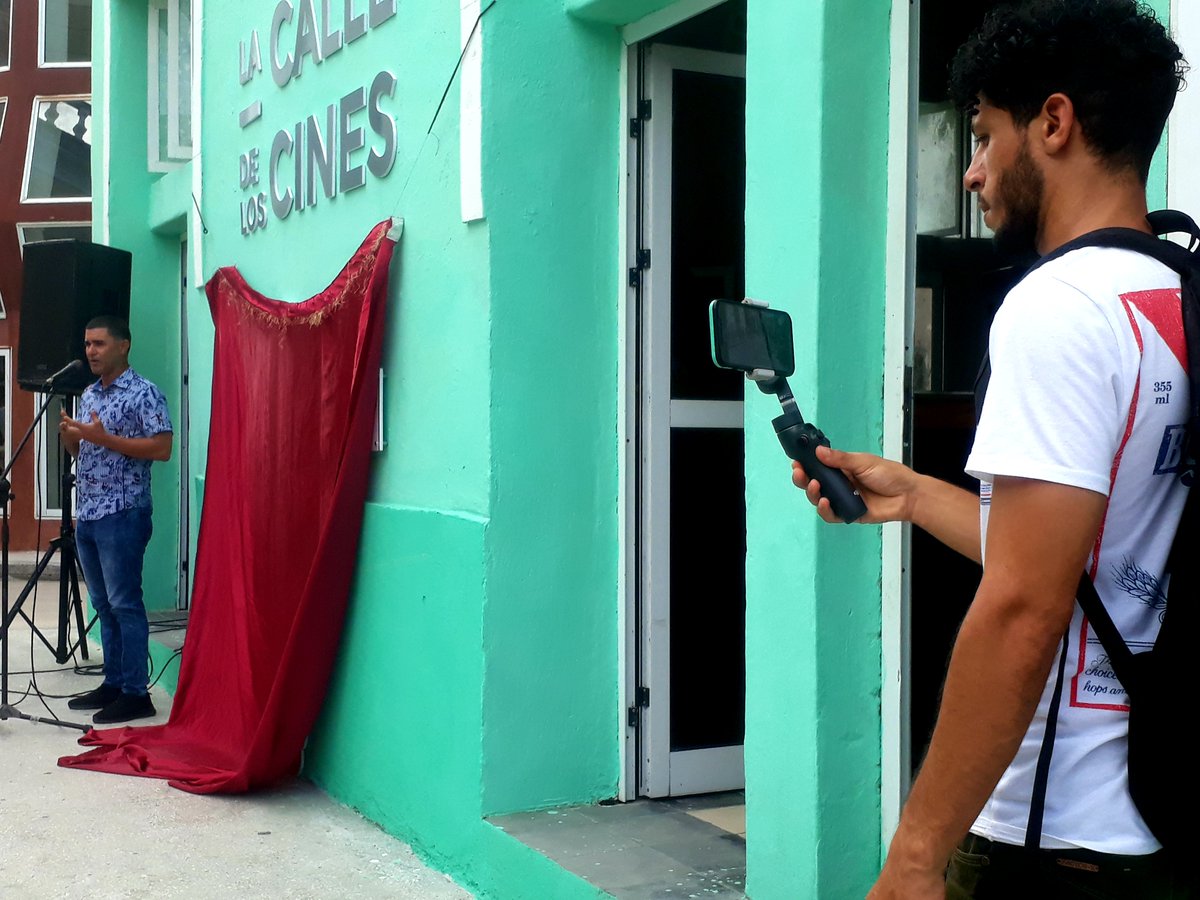 En el Complejo Audiovisual Nuevo Mundo tuvo lugar su reinauguración, en la cita se efectuó la develación de una imagen de Elpidio Valdés, en la fachada del centro. #PorCamagüeyTodo #CubaEsCultura #MiCamagüeyStreaming #SCProducciones