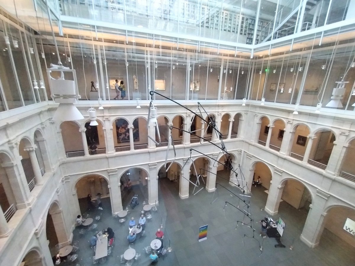 CbearMini's tweet image. 今日はふらっと美術館へ。
時間を忘れて見入ってしまった。言葉がいらない作品って、心に残る。最近心を動かされたアートは何ですか？
Wandered into an art museum today and completely lost track of time. Some pieces don’t need words—they just stay with you. What’s an artwork that inspired…