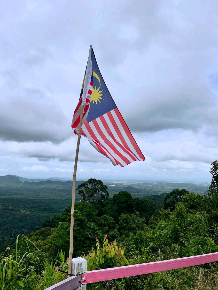 SALAM PERLIS

1 September 2025 | 8 Rabiul Awal 1447H

Selamat Pagi | View Point Wang Kelian, Perlis

Selamat Menyambut Hari Kebangsaan 2025

Kredit 📸 : IG <a href="/nurfahiza/">Eza</a>

#PerlisPermai #SelamatPagi #SalamPerlis #VisitPerlis #TahunMelawatPerlis #TMP20242026 #Perlis💛💙 #Malaysia🇲🇾