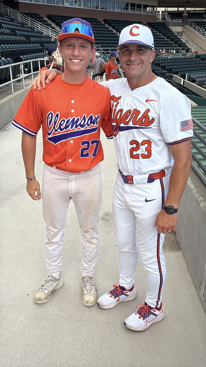 ShayneD2027's tweet image. Summer Recap! Growth&Discipline
+17 lbs 💪 | +4 mph 🎯 | 2 summer teams 🧢
Grateful to @velouniversity 🔥 | Honored to pitch in front of @CoachErikBakich & @jbel242 Thankful to my parents 🙏 | Hungry for more ⬆️
#PitcherDevelopment #TrustTheProcess
#PitcherGoals
#GrowthMindset