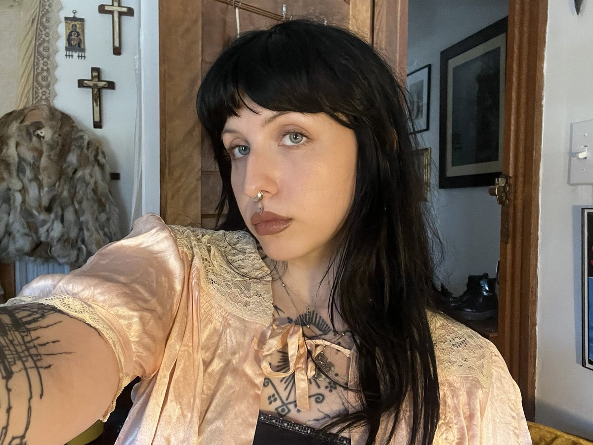 Lexi (@dronealtar) on Twitter photo 