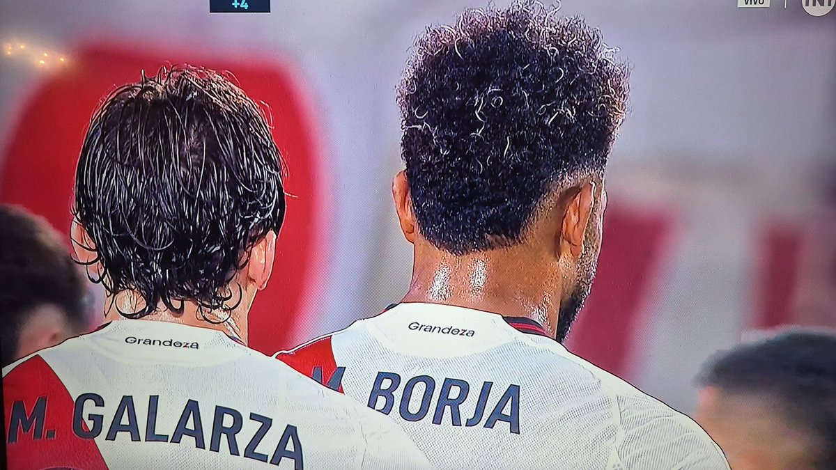 POV: estas jugando con 2 menos