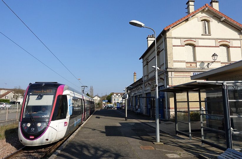 Transilien921's tweet photo. [STRETTO] Depuis son débranchement de la ligne P, de nombreux usagers estiment que le service du tram T14 s’est dégradé. Y’aura t-il des évolutions à l’avenir ? Quelles idées proposeriez-vous pour améliorer cette ligne ? https://t.co/lZNDZXCfZT