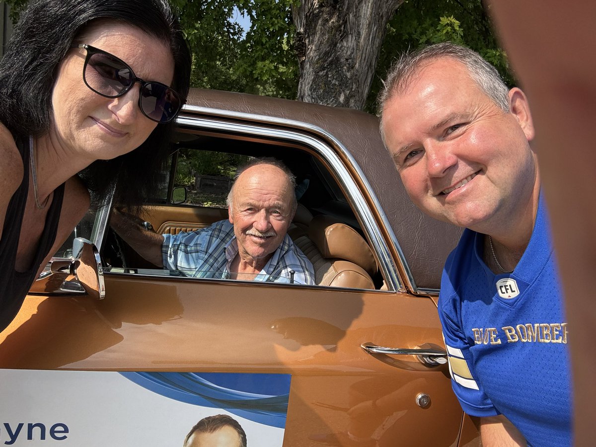 WayneEwaskoMLA's tweet photo. From PowerviewPinefalls to Ste. George, our community shines bright! 🌟✨ Today’s 4P Festival, huge thanks to all the volunteers and supporters who made it a day to remember! #Bluejays win, now let’s go @wpgbluebomberscfl 🎊❤️ #EasternMB #CommunityLove https://t.co/hJRmopD0gd