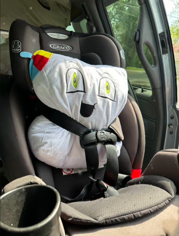 SMii7Y's tweet image. this is not safe milkbag transportation etiquette. please refer to the image below for proper transportation instructions