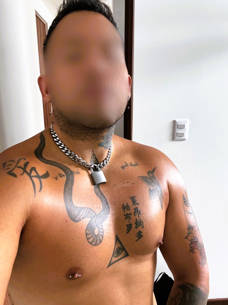 MaskedCouple21's tweet photo. Not sure what hurts more 🤔… training with the cage on 🔒, or not being able to walk after leg day with him.

Either way, I’ll take it for him 😈… thanks for letting me out of the cage just for this hard training 💪

#gay #gayboy #chastity #teamlocked #malesub #subboy #kinky #bdsm #bdsmlifestyle