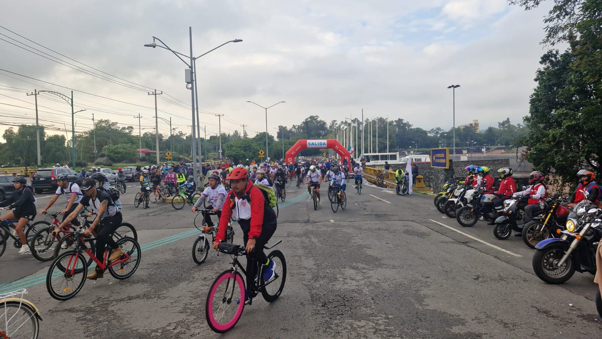 CrmVol's tweet photo. 24.08.25 15 voluntarios en 9 motocicletas y dos unidades participan en el @ciclotoncdmx , en el cual participaron 1200 ciclistas, durante el trayecto se atendieron a 36 ciclistas lesionados  por caída. @IFRC_es @CICR_DRMX https://t.co/XRiPHVXMxp