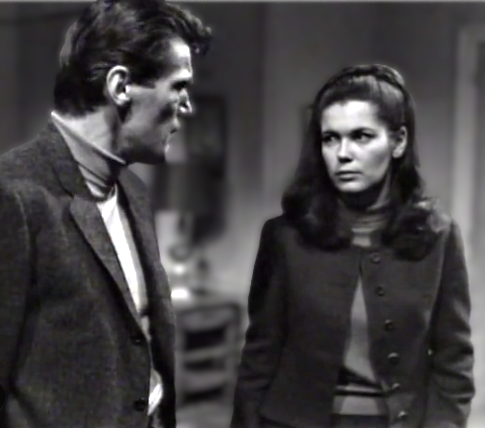 oralcarter's tweet photo. #DarkShadows 1966
Burke & Vicky 1966
#AlexandraMoltke (February 11, 1947) & #MitchellRyan (January 11, 1934-March 4, 2022) had some great chemistry on-screen.
Many say she just didn't have it with Mitch's replacement (Anthony George-January 29, 1921-March 16, 2005)
Cast members recall being very upset when Mitch was let go, he was well liked by the cast and played an important part in the beginning of Dark Shadows, along with Alexandra.