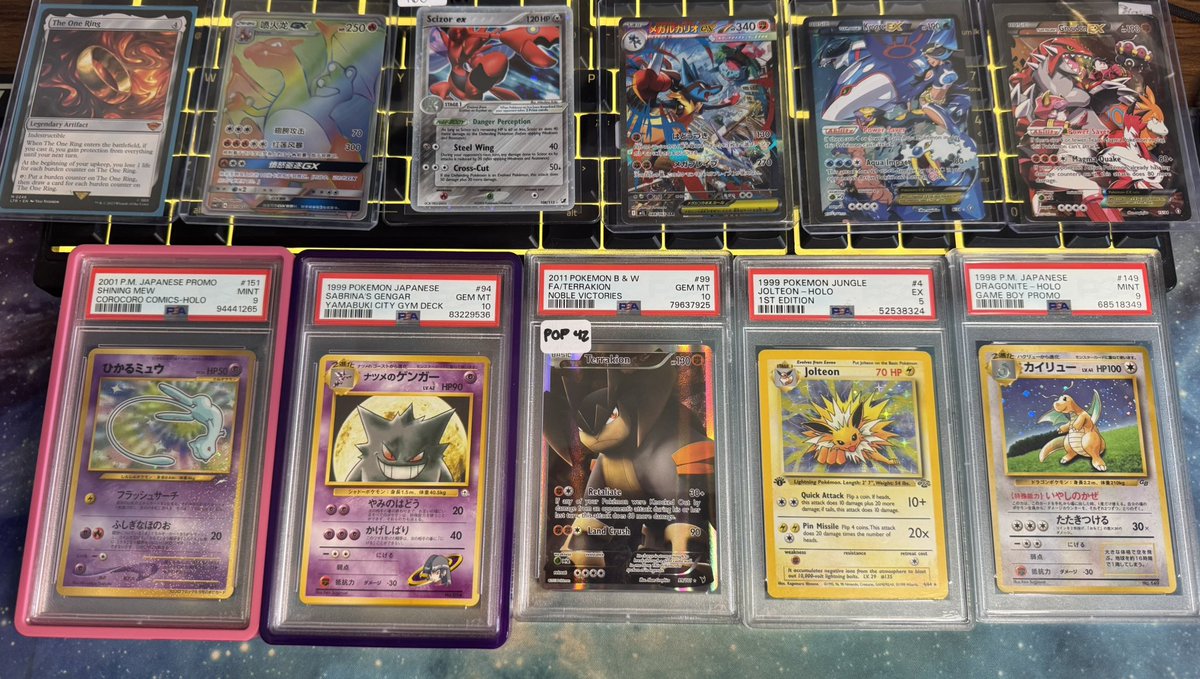 Pick ups from today’s card show in San Diego!

Maybe went a little overboard this time but I couldn’t leave without that Gengar 😈