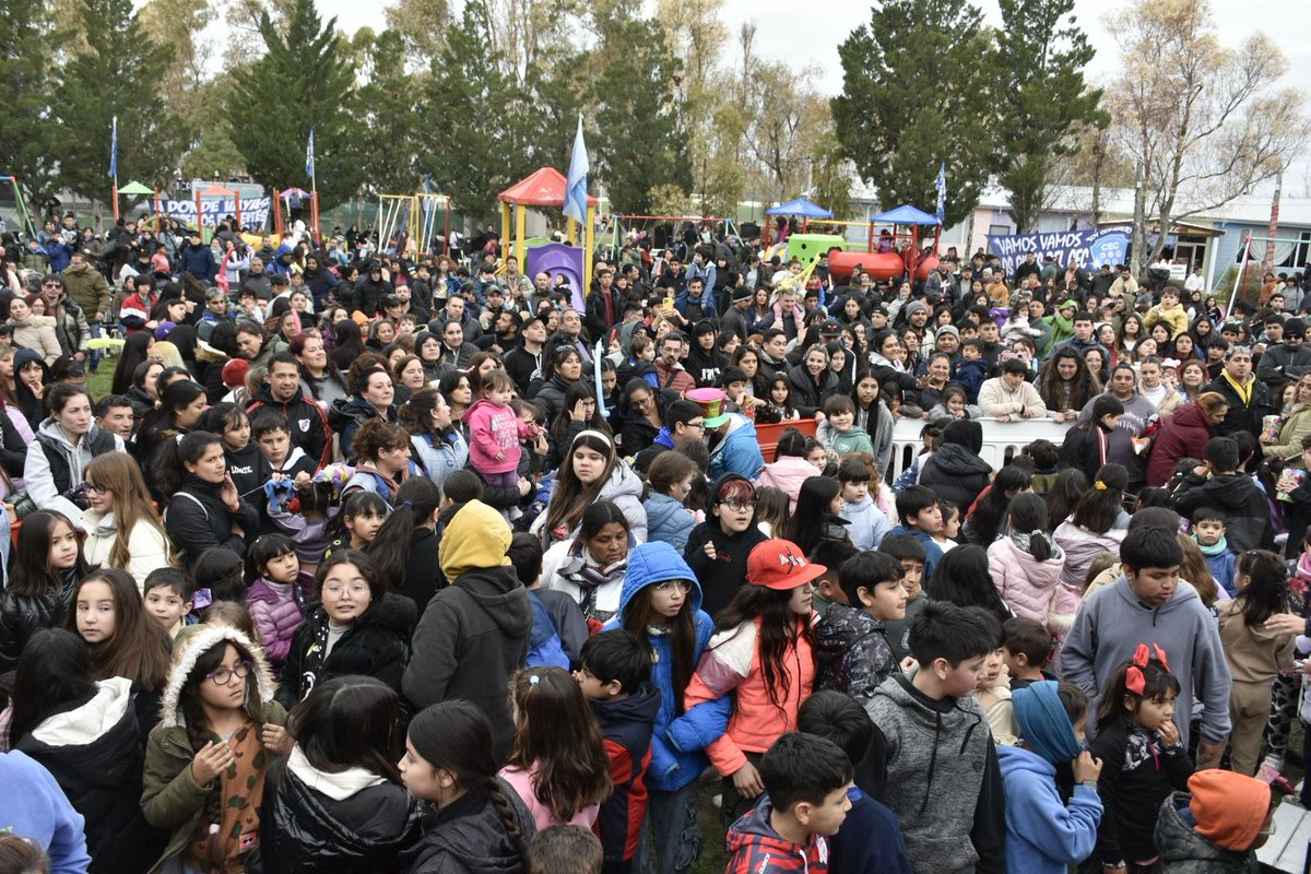 BelizAlfredo's tweet photo. Celebramos el #DíaDeLaNiñez con más de 4.000 familias en #Trelew y #PuertoMadryn.
Hubo  juegos, shows, sorteos y la tradicional chocolatada .

💙 Orgulloso de nuestro SEC y la familia mercantil. https://t.co/agIUZD6EBW