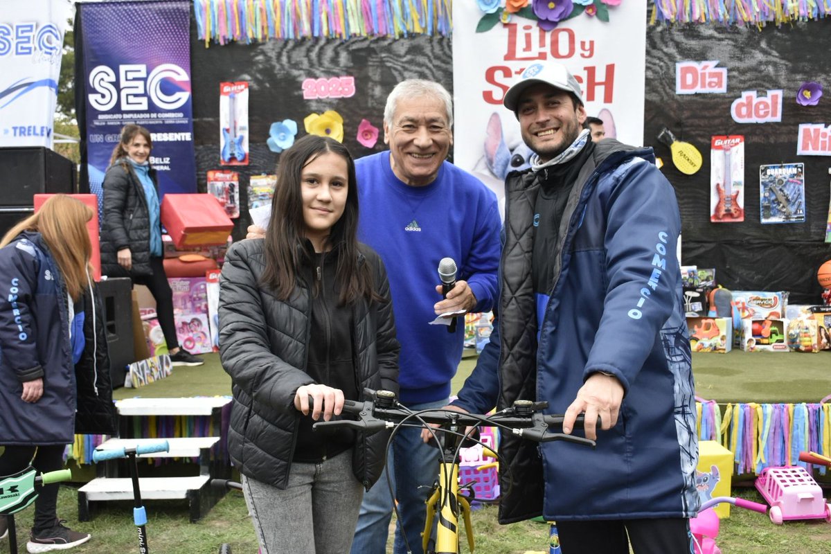 BelizAlfredo's tweet photo. Celebramos el #DíaDeLaNiñez con más de 4.000 familias en #Trelew y #PuertoMadryn.
Hubo  juegos, shows, sorteos y la tradicional chocolatada .

💙 Orgulloso de nuestro SEC y la familia mercantil. https://t.co/agIUZD6EBW