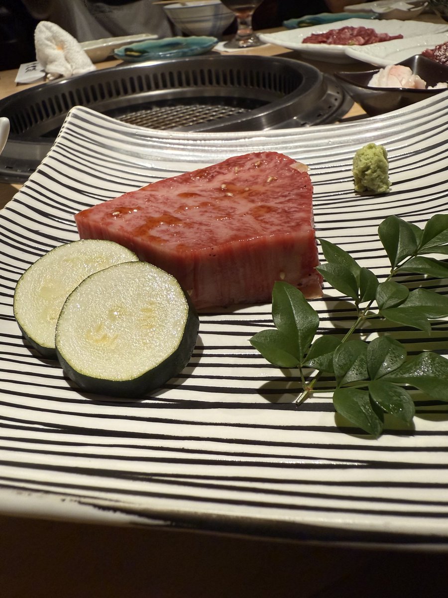 8/30のクラブイベント前に、Suchiリーダーご馳走様でした🤤
ぺぺちゃんは昔、入店して値段みてそっと退店したと言ってたお店😂
そして画像の3人の平均体重約52kg😳
Suchiの筋肉量にも足りてません🤗
#Suchiの筋肉70kg弱 #レーマスオフ会
#牛タン１個がタバコ1箱