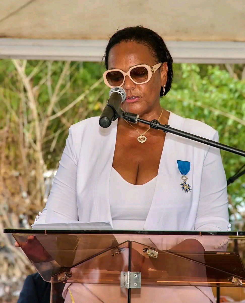 Merci!
#chevalierdanslordrenationaldumérite