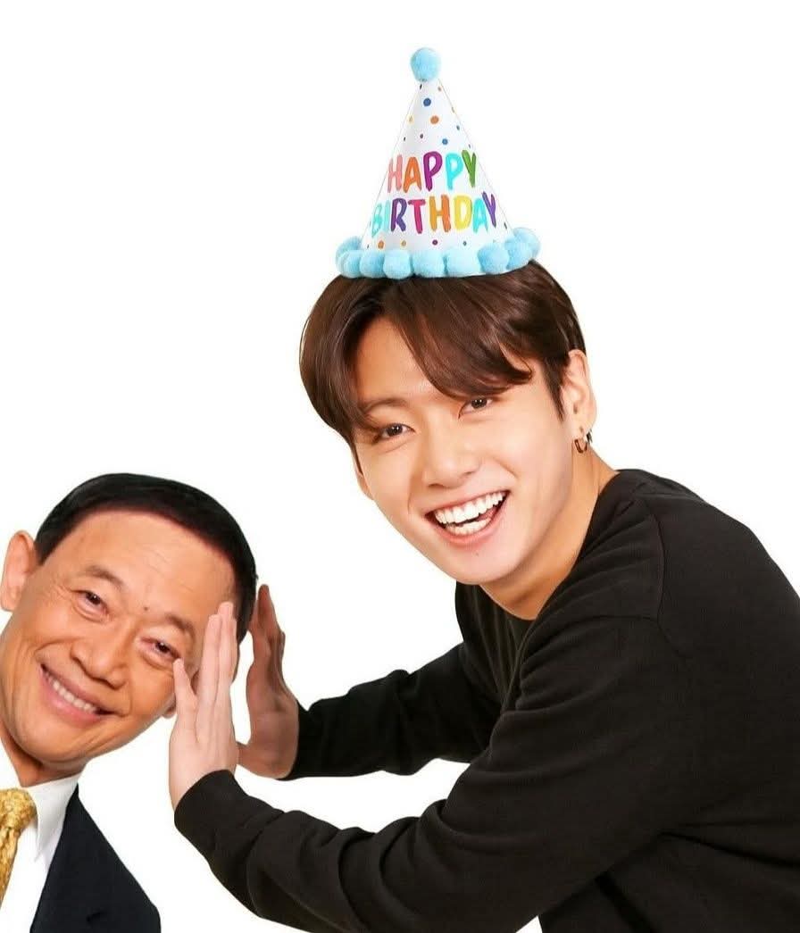 kamirudsl's tweet photo. Mr. Chan please tomorrow you can sing na but for now it's for Mr. Jeon Jungkook muna ahh.. 😆
@BTS_twt @bts_bighit

#HappyJungkookDay https://t.co/Ggovq1qJoX