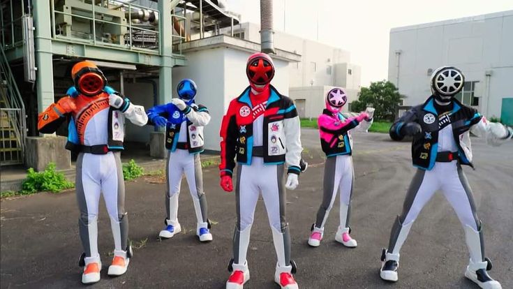 still lowkey smh at toku fans that don't like the Boonboomger designs. They don't know peak when they see it.