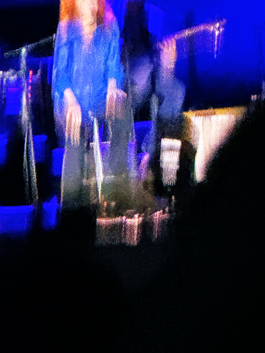 fxwright's tweet image. #blurry.    artistic?