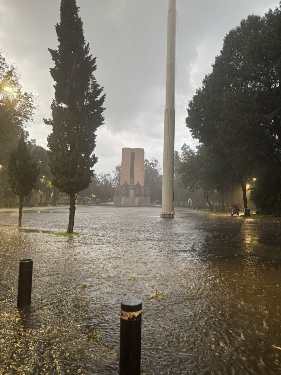 _adygc's tweet image. Caos al sur de #CDMX. ¿Mucha lluvia o tenemos una infraestructura pluvial deficiente? @beltrandelrio