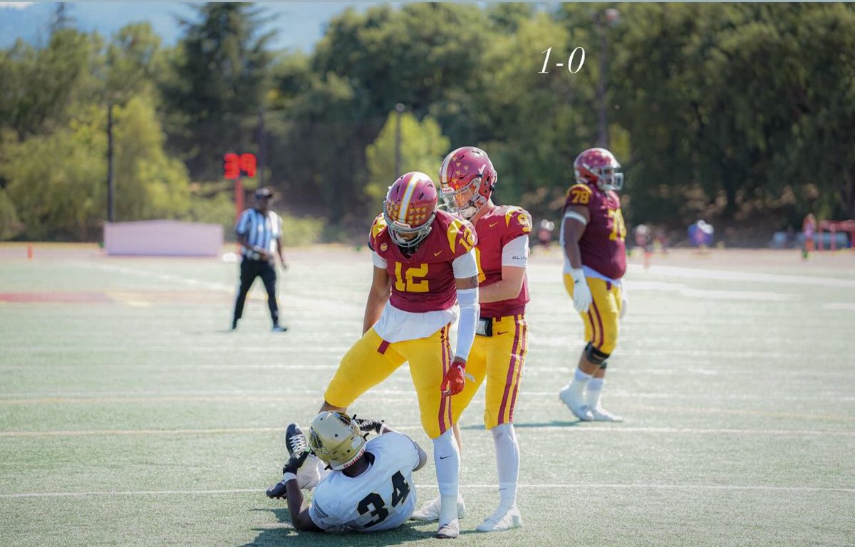 dharigogetit's tweet image. 1-0 for the week 

4 rec 83 yards ✅

20.4 YPC❄️

Pancaking Dlineman and Linebackers🦈

Week 2 up next❗️

@Sharpcoach82 @Coach_Dags @CoachAvianceSr @Ski_Axel @noiceysports @CurtisRocklin 

#xfactor #victorysunday #debo #12