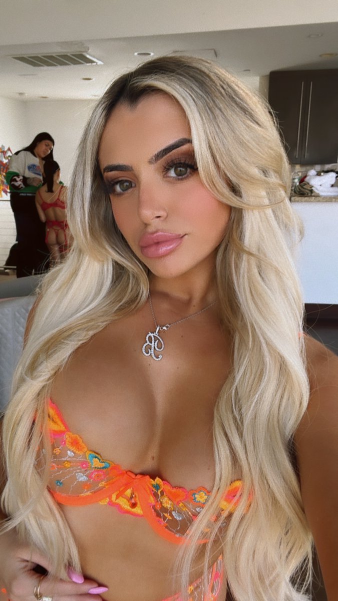 do i look like the clingy one or the chill one? 🤔🧃