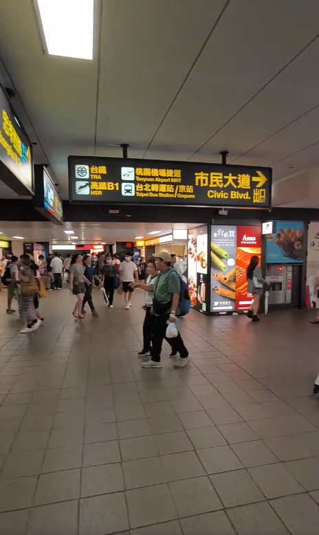 TadecMasy's tweet photo. This is an underground passage. It's so convenient. https://t.co/q2v5lgCzKP
