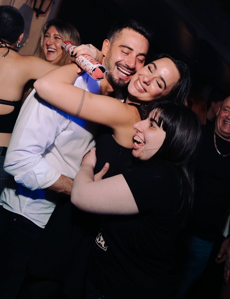 lo que es esto para una hermana mayor no lo entiende nadie más que una hermana mayor