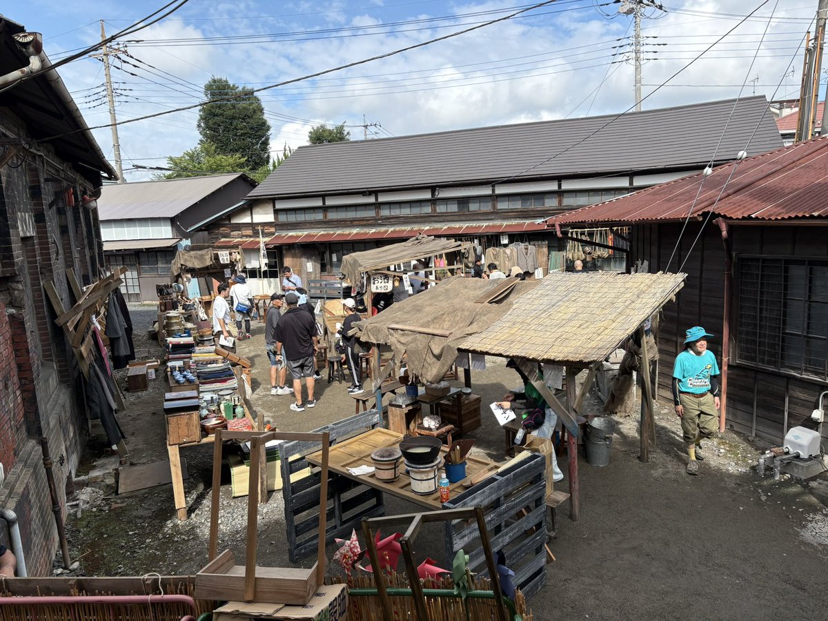 ashikaga_eizou's tweet image. 🎥#足利市 #ロケ地 情報☀️

#日本テレビ #24時間テレビ
「#トットの欠落青春記」

【ロケ地】 
#足利市役所 別館
#トチセン

戦後の闇市のシーンでは、
暑い中、たくさんのエキストラの方に
ご協力いただきました！

#TVer 見逃し配信
まだ観ていない方はぜひ👀

#足利市MBS財団撮影支援室