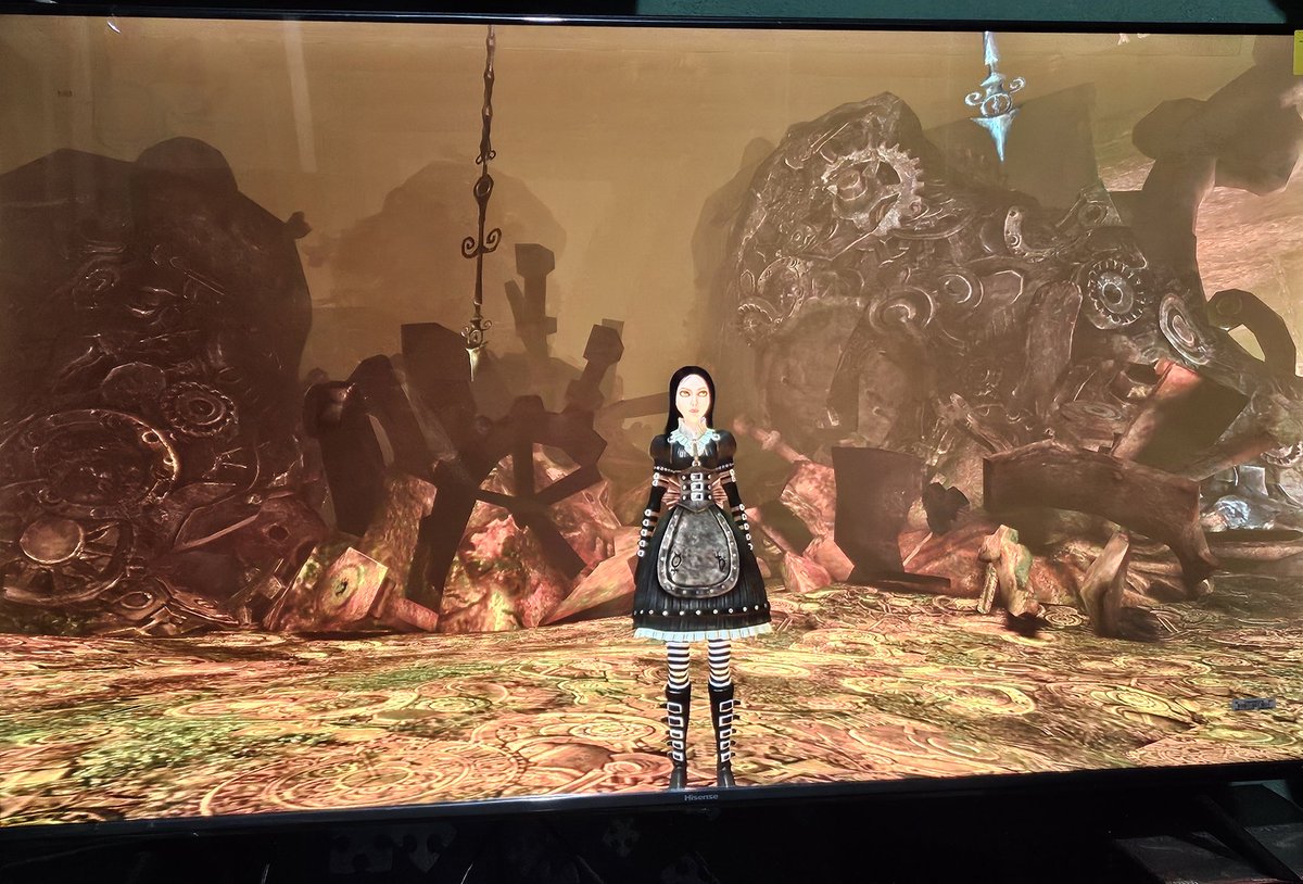 Estoy rejugando Alice madness returns  de nuevo. Lo amo, y amo el diseño de personaje. ☺️

Te ODIO EA, como se atreven a no continuar con esta maravilla. 😭